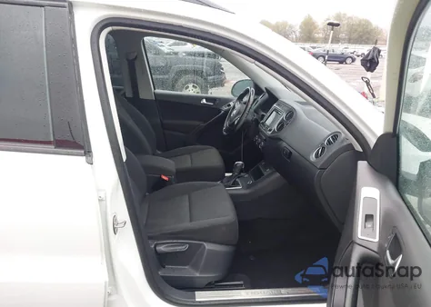 2018 Volkswagen Tiguan Limited 2.0T z USA, uszkodzony, nr VIN WVGAV7AX4JK004581